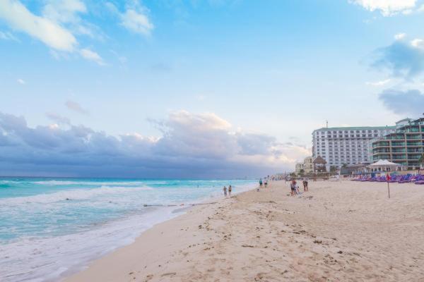 Villa Del Mar Канкун Екстериор снимка